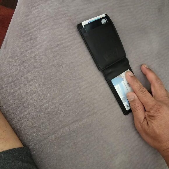 Levi's Men's RFID Slim Everyday Magnetic Front Pocket Card Case Wallet - Picture 3 of 10